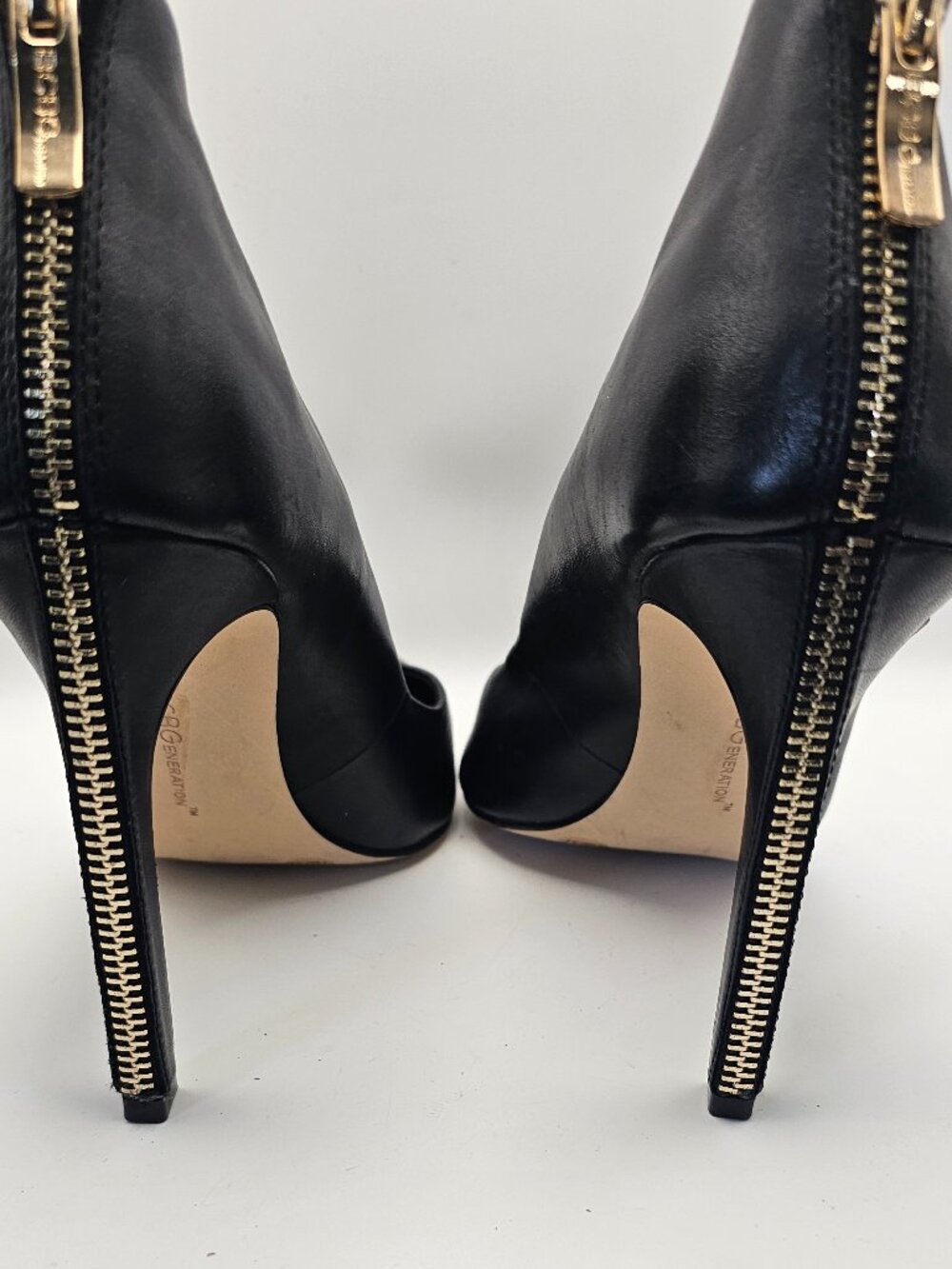 BCBGeneration “Conrad” Black Leather Pointed‑Toe Pumps – Size 7M - Picture 5 of 8